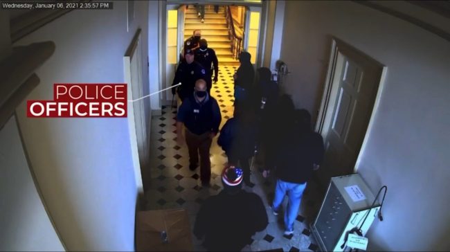 FEAT-IMG-Capitol-Police-ALLOW-Protesters-to-Enter-Side-Door-001a